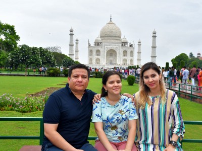 Taj Mahal Tour by Gatimaan Express Train from Delhi